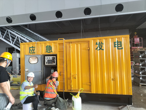 富平怎样判断空气滤清器是否需要更换？