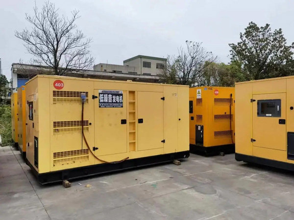 富平如何检查柴油发电机的空气滤清器是否需要更换？