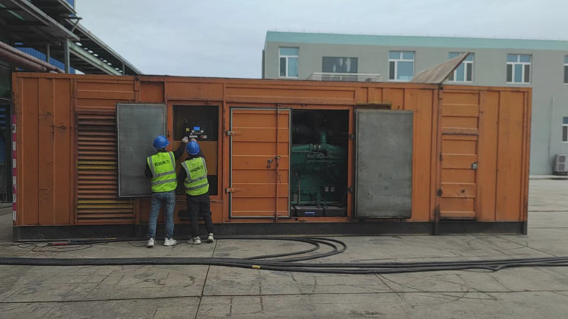 富平如何检查柴油发电机组的机油油位？